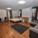 E-vasko Panzio Borpince 3*