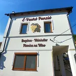 E-vasko Panzio Borpince B&B