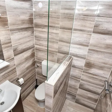 E-vasko Panzio Borpince 3* توكاي