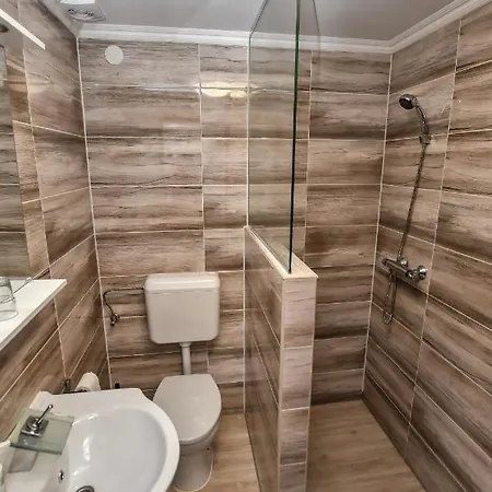 E-vasko Panzio Borpince 3*