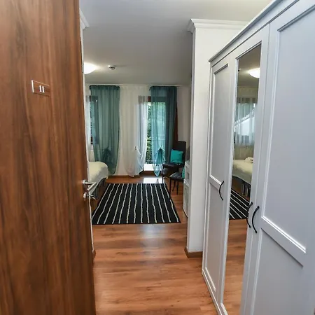 E-vasko Panzio Borpince 3* توكاي