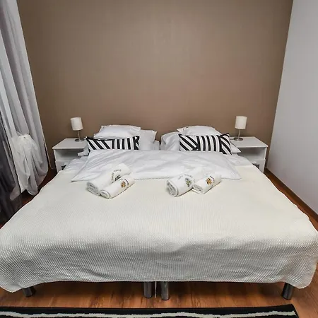 E-vasko Panzio Borpince 3* טוקאי