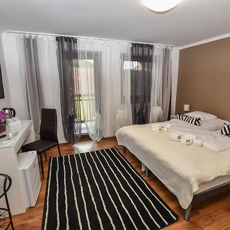 E-vasko Panzio Borpince 3*