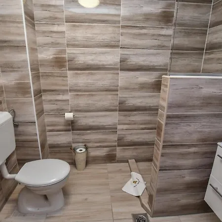 E-vasko Panzio Borpince 3* توكاي