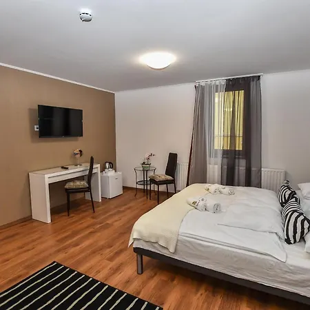 E-vasko Panzio Borpince 3*