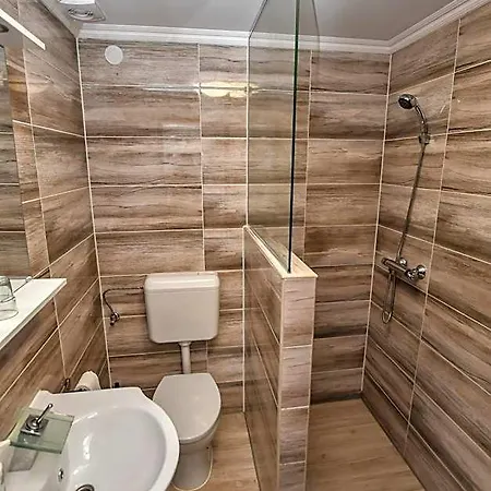 E-vasko Panzio Borpince 3*