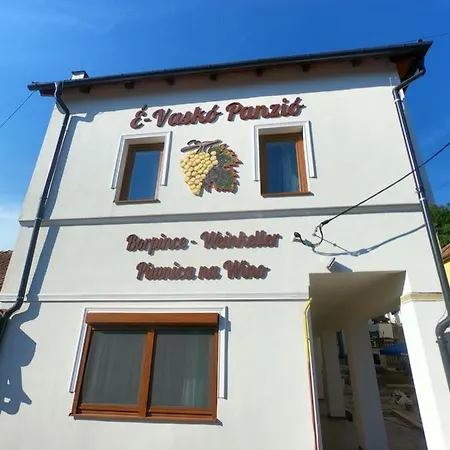 E-vasko Panzio Borpince Bed & Breakfast