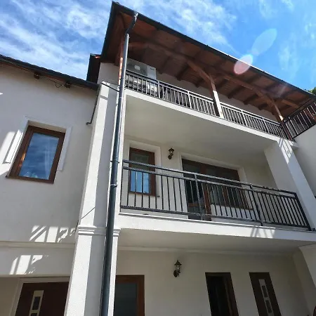 E-vasko Panzio Borpince Bed & Breakfast *