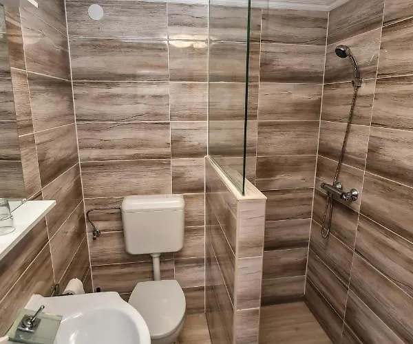 E-vasko Panzio Borpince 3*